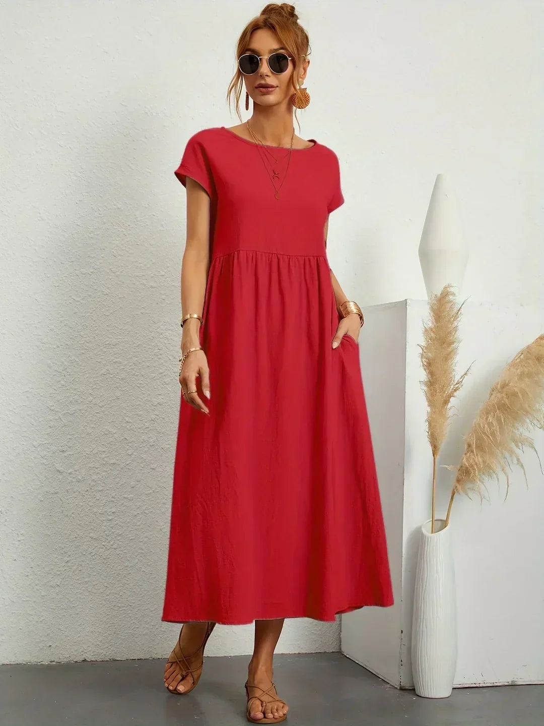 Comfortable women's elegant midi dress, a timeless flowy style for all occasions.