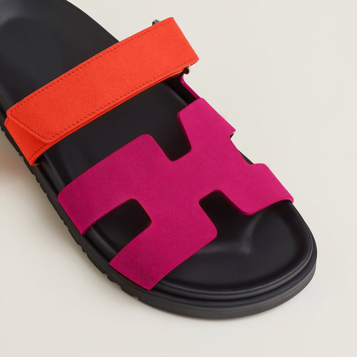Fashionable elegant leather sandals with a sleek, comfortable strap design.