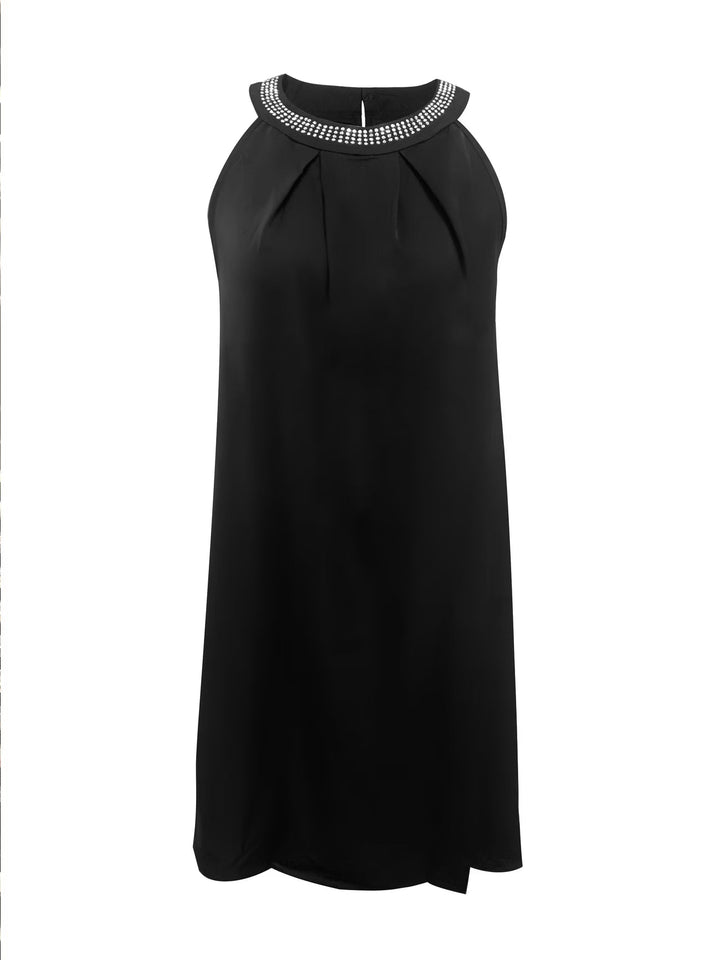 Versatile women's sleeveless tucked dress in black. Ideal casual everyday comfort, relaxed fit for summer.