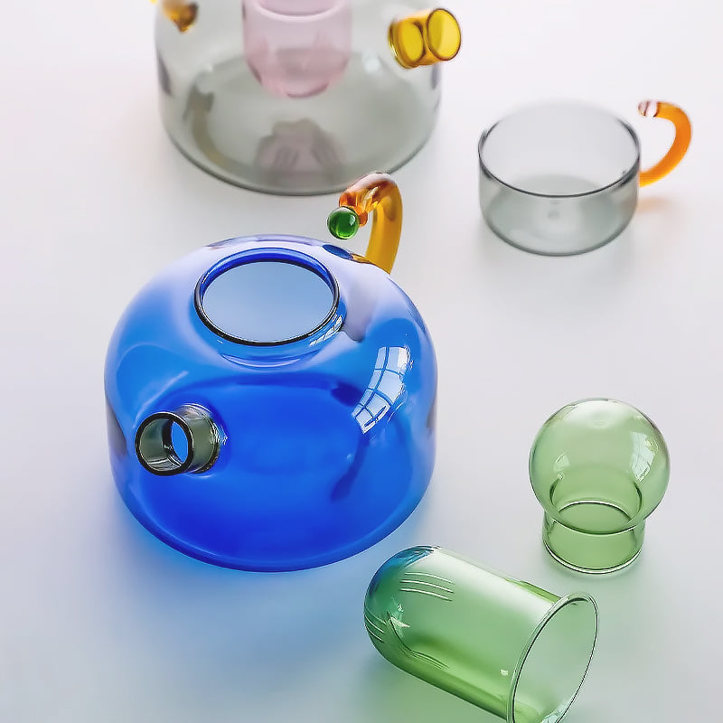 Clear borosilicate glass teapot with infuser, ideal for brewing loose leaf tea. Stylish & durable kitchenware.