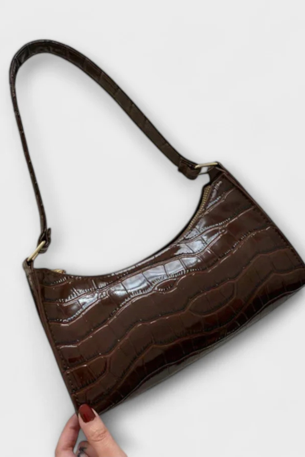 Elegant women's classic shoulder bag with a subtle textured finish, perfect for any look.