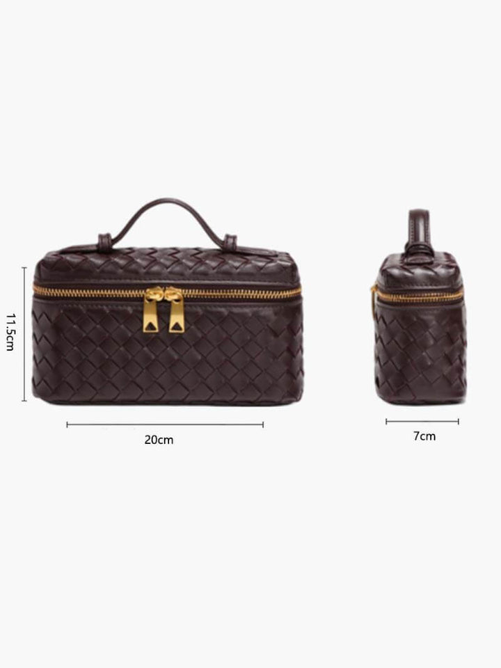 Stylish women's shoulder bag, compact and elegant, with a distinctive woven texture for versatile use.
