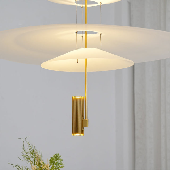 Integrated LED disc pendant, elegant design, ideal for modern lighting schemes.
