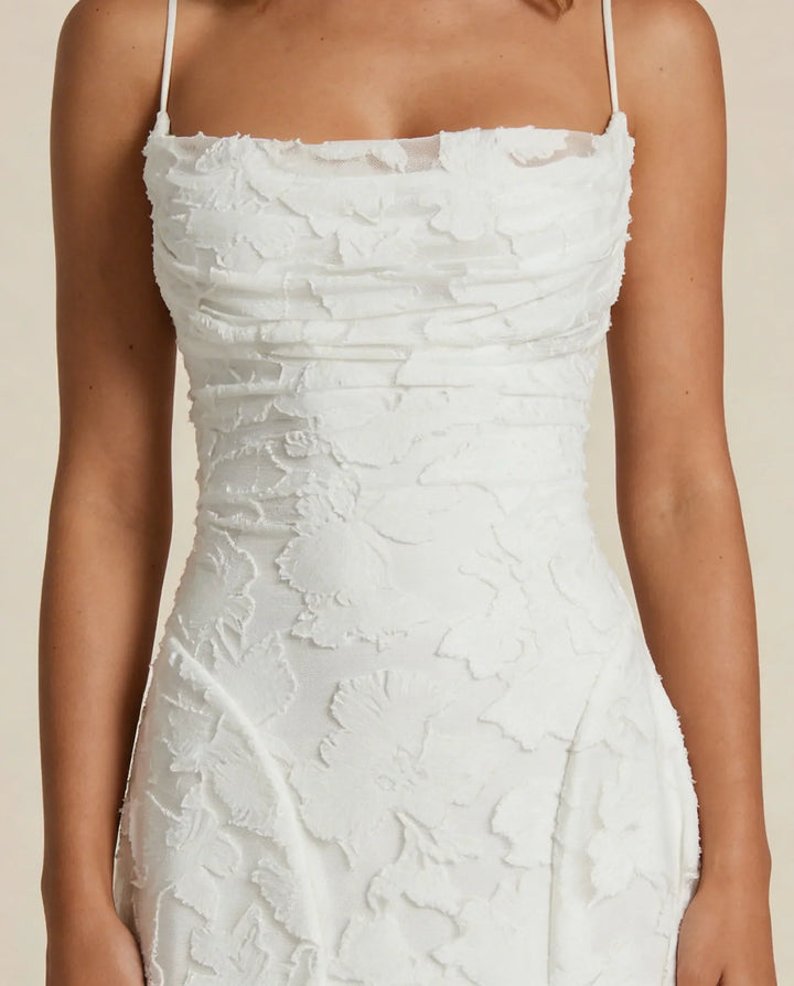 Long floral evening dress for women, elegant and flowy, suitable for special occasions.
