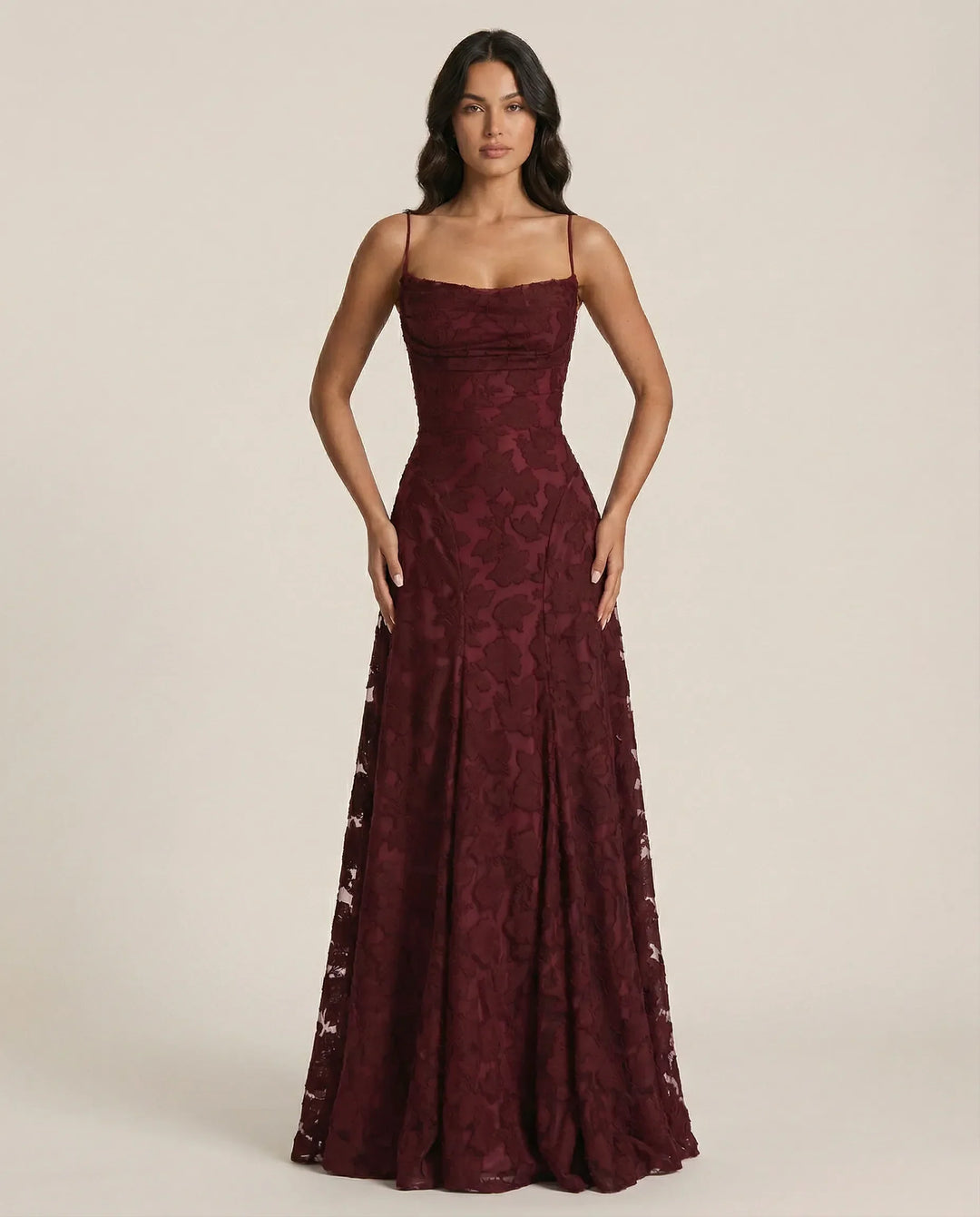 Beautiful women's floral maxi dress, elegant and flowy, suitable for summer parties.