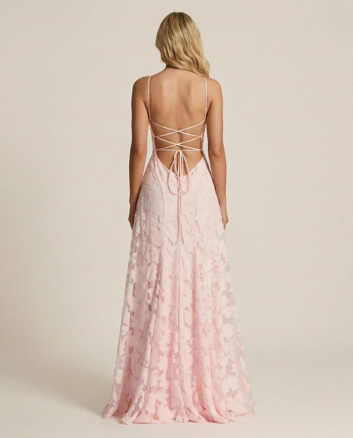 Floral long dress for women, elegant and romantic, ideal for garden party or wedding.