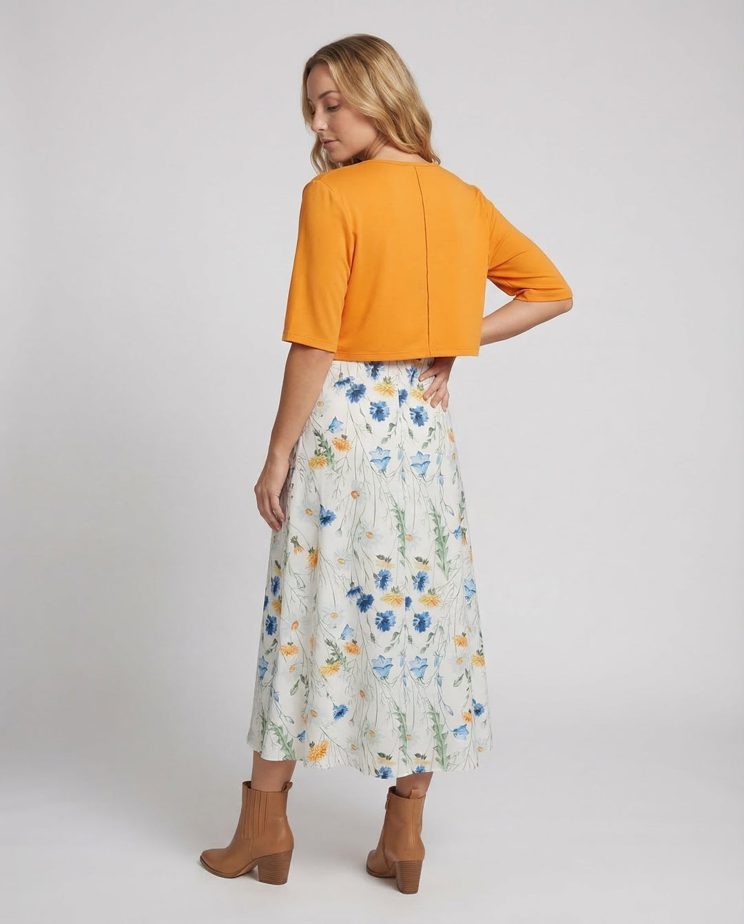 Chic floral two-piece outfit for women, perfect for parties and casual wear.