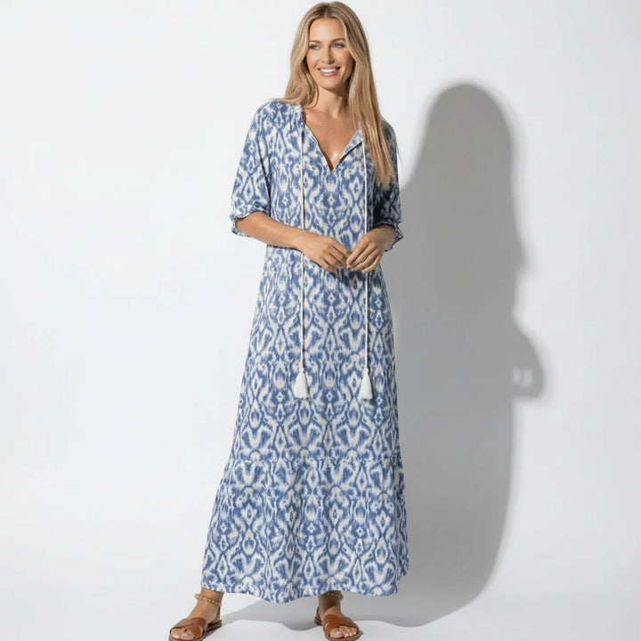 Women's elegant summer maxi dress with a V-neck and beautiful floral pattern.