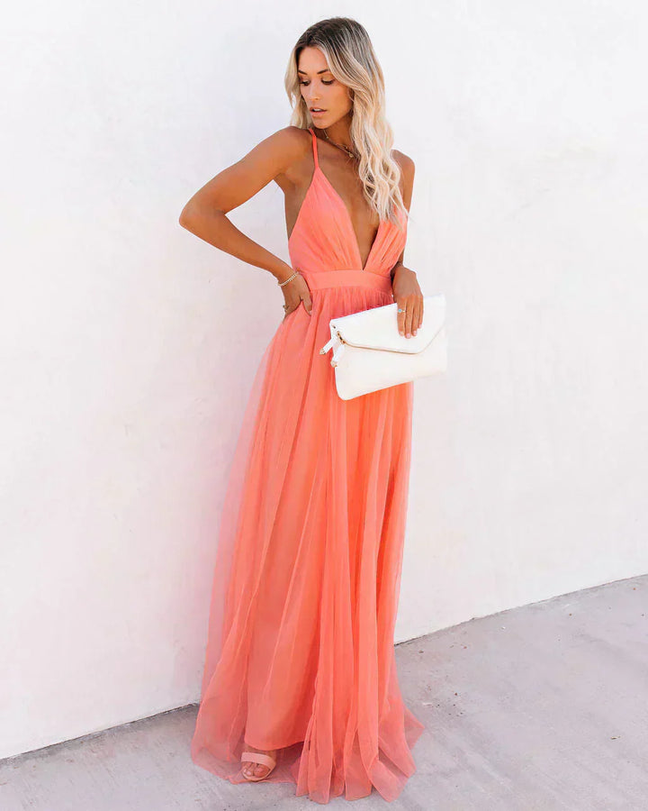 Comfortable & versatile women's flowing maxi dress. Ideal for casual wear or elegant events.