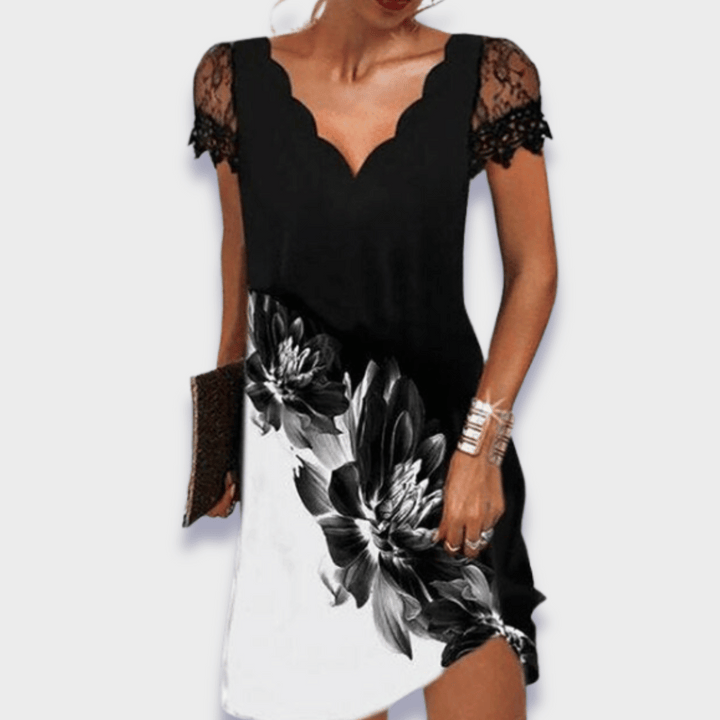 Stylish women's elegant maxi dress, perfect for parties, summer events, or any occasion. Flowy design.