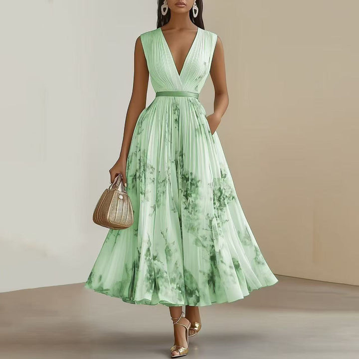 Feminine sleeveless V-neck maxi dress for women. Flowy and elegant, ideal as a comfortable summer dress.