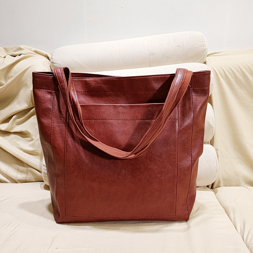 Women's structured genuine leather shoulder bag, a versatile and elegant accessory for fashion-forward daily use.