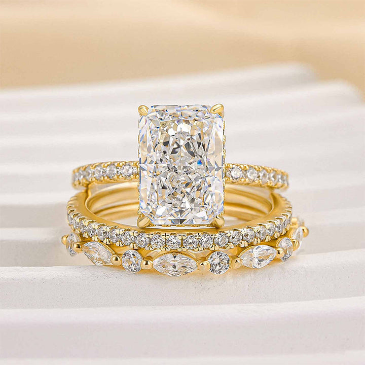 Fashionable women's three-piece ring set with a luxurious gold finish