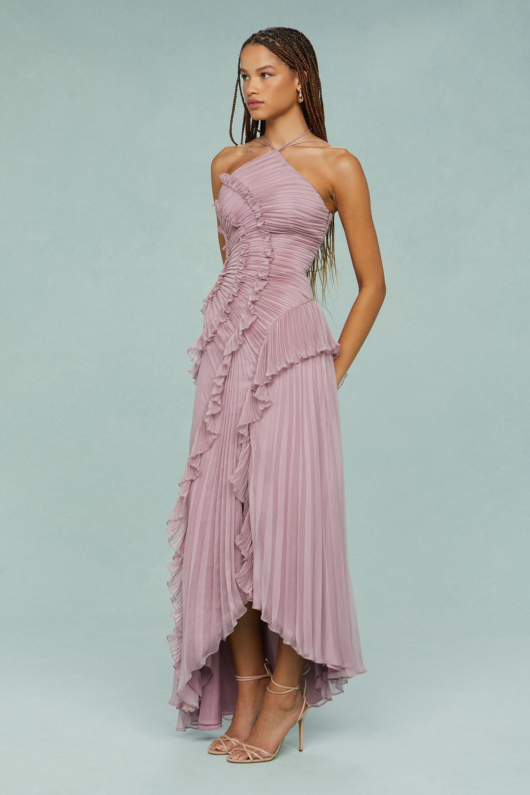 Women's elegant halterneck maxi dress in lila, with beautiful pleats, perfect for evening wear.