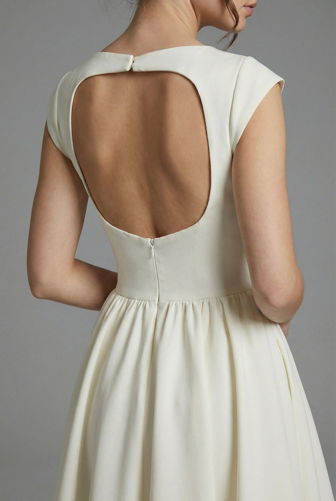 Fashionable women's midi dress, sleeveless, high waist, ideal for elegant events