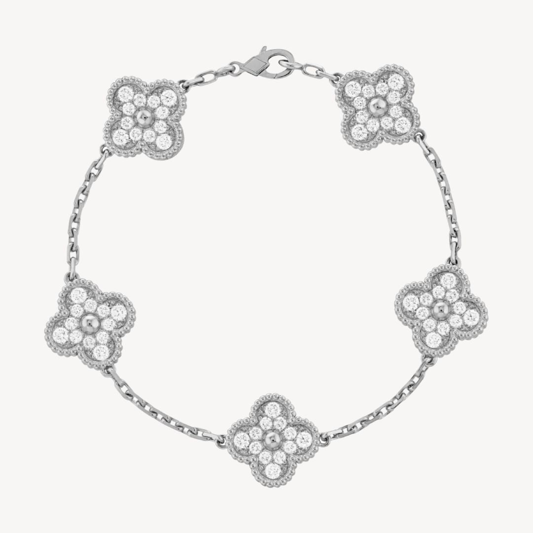 Women's elegant clover charm bracelet, a beautiful agate jewelry piece for daily wear.