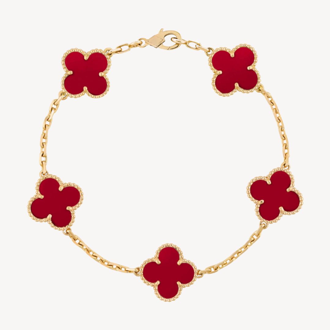 Stylish women's elegant clover charm bracelet, a dainty fashion accessory with agate.