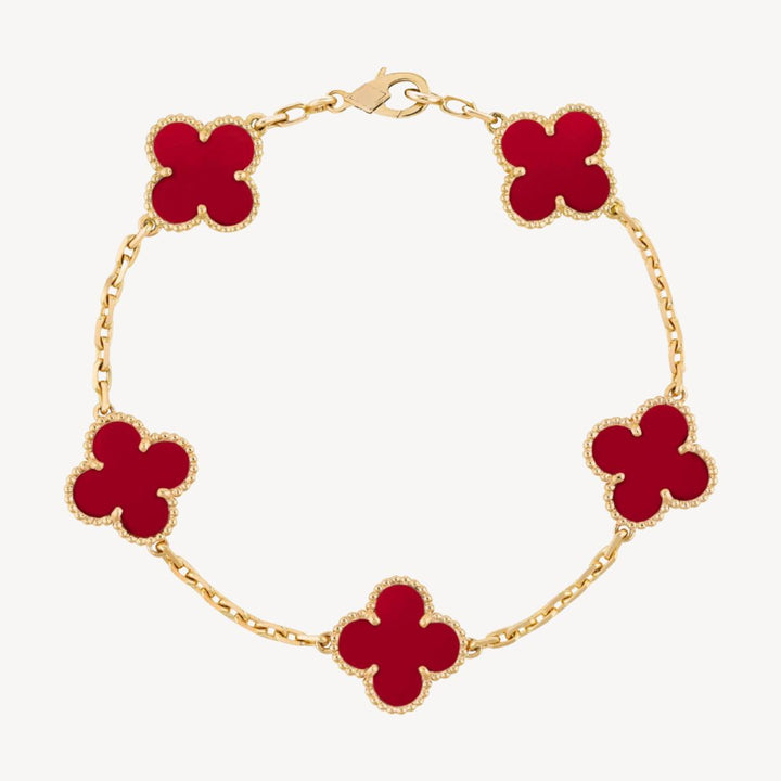 Stylish women's elegant clover charm bracelet, a dainty fashion accessory with agate.