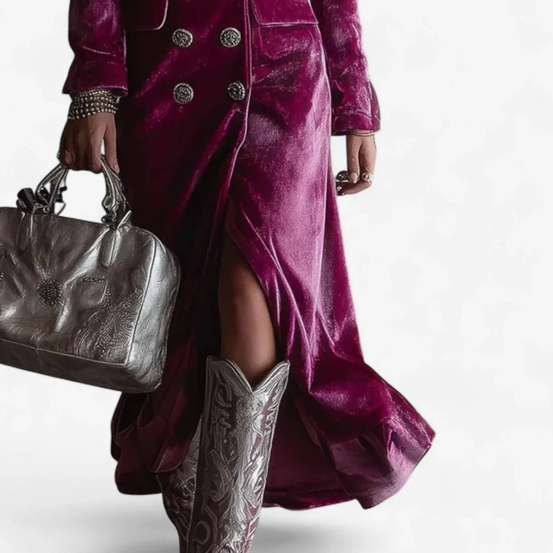 Sophisticated women's velvet midi dress in magenta, double-breasted design with lapel & chic side slit. Ideal for occasions.