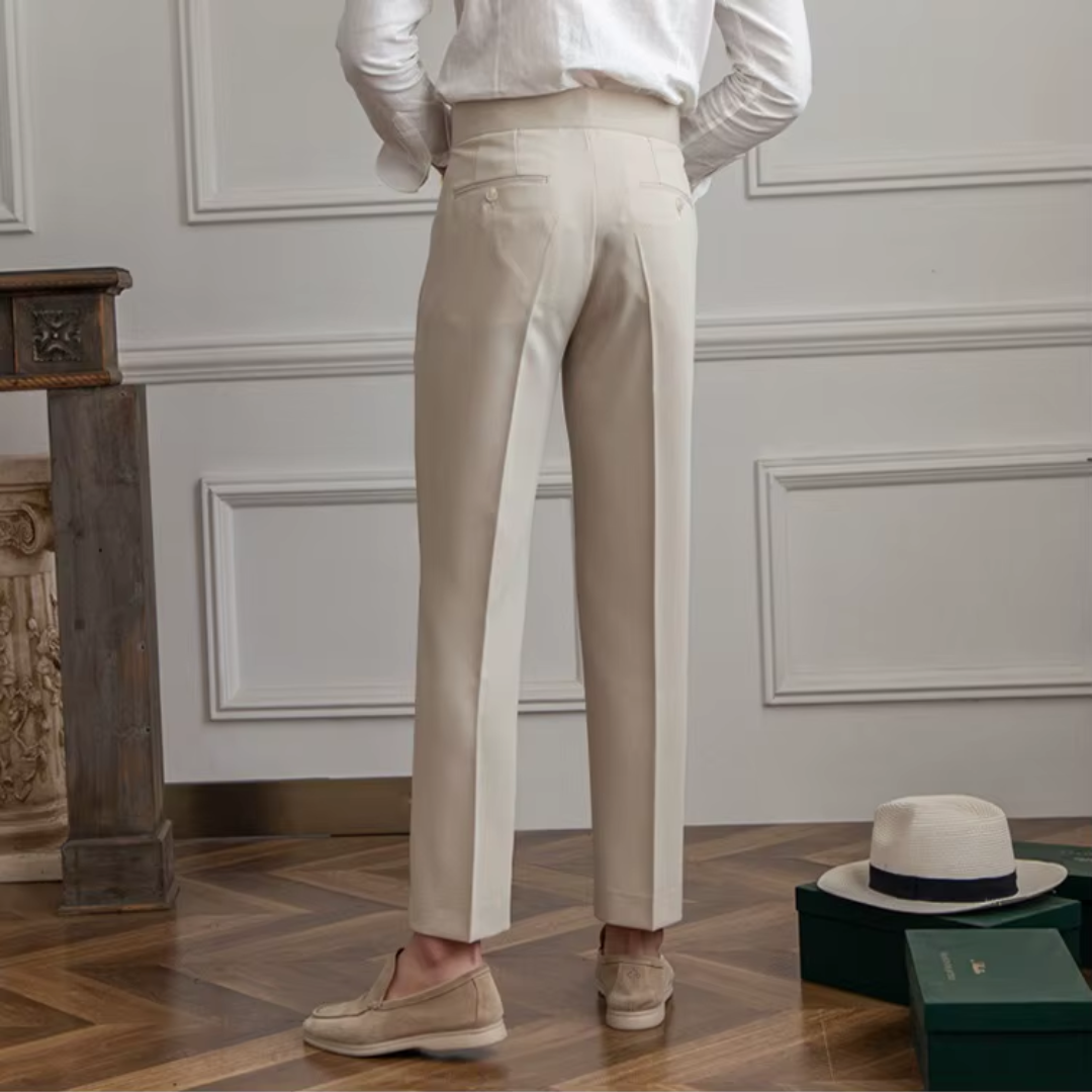 Versatile men's high-waist pleated trousers, suitable for elegant formal wear or smart casual outfits.