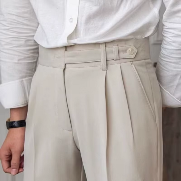 High-waist men's pleated trousers, a key piece for modern men's fashion and sophisticated style.