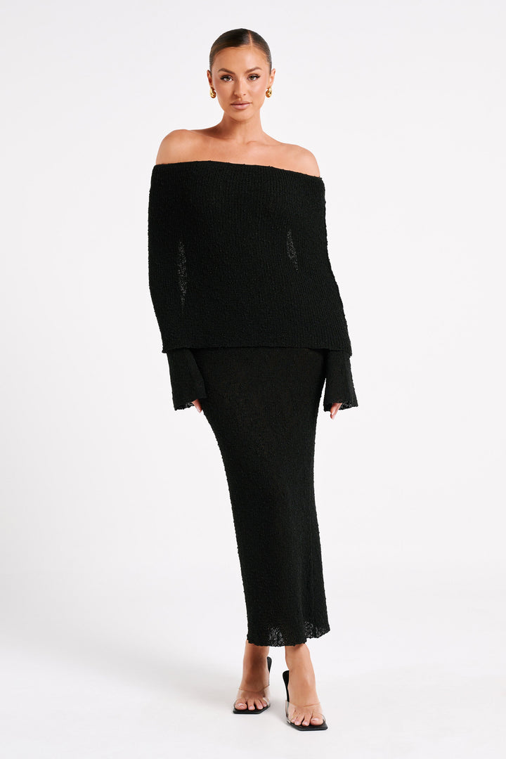 Grey elegant off-shoulder maxi dress, long sleeve design, a timeless option for special occasions.