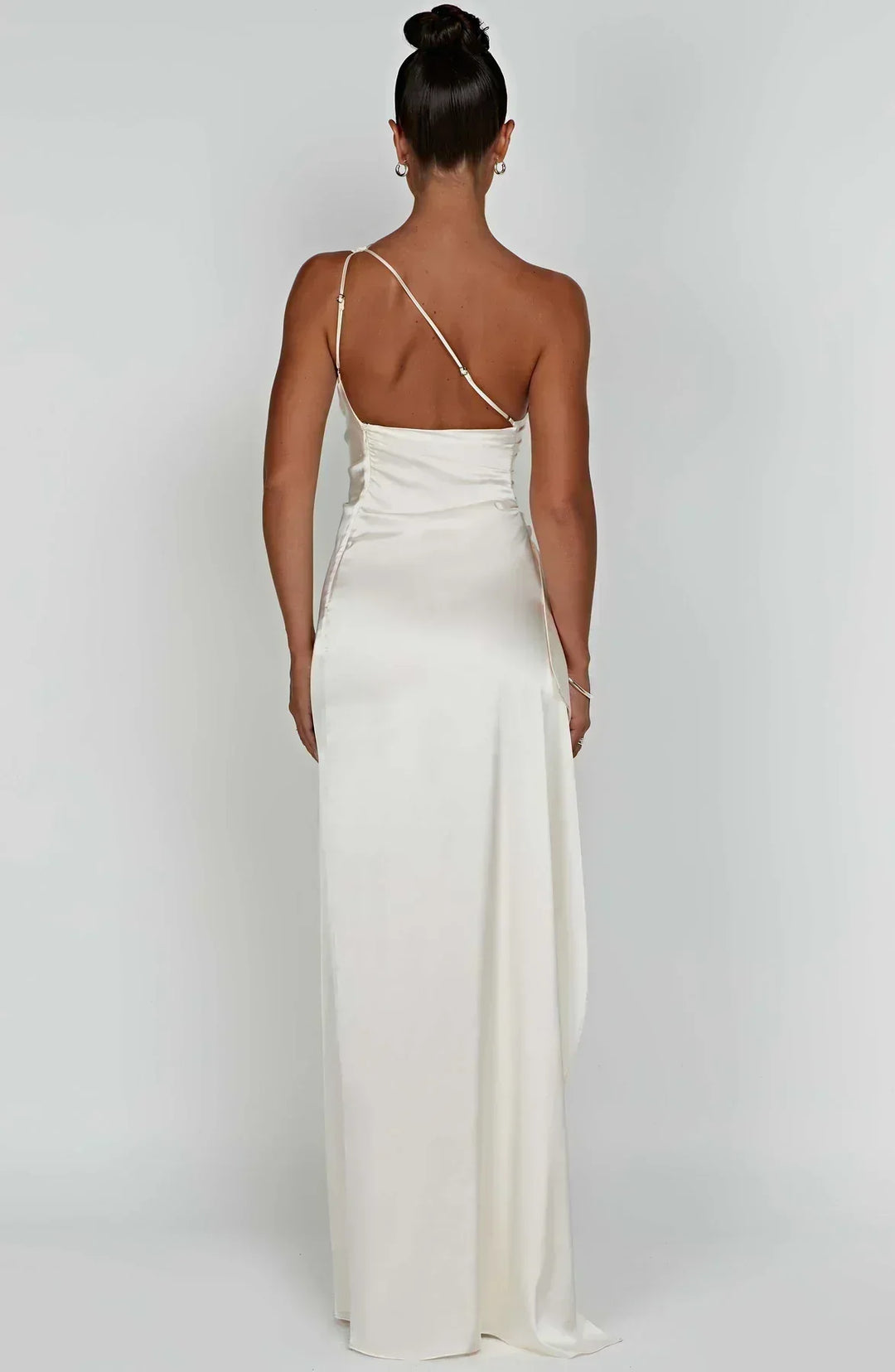 Sleek women's one-shoulder formal dress, maxi length, perfect for parties, high slit.