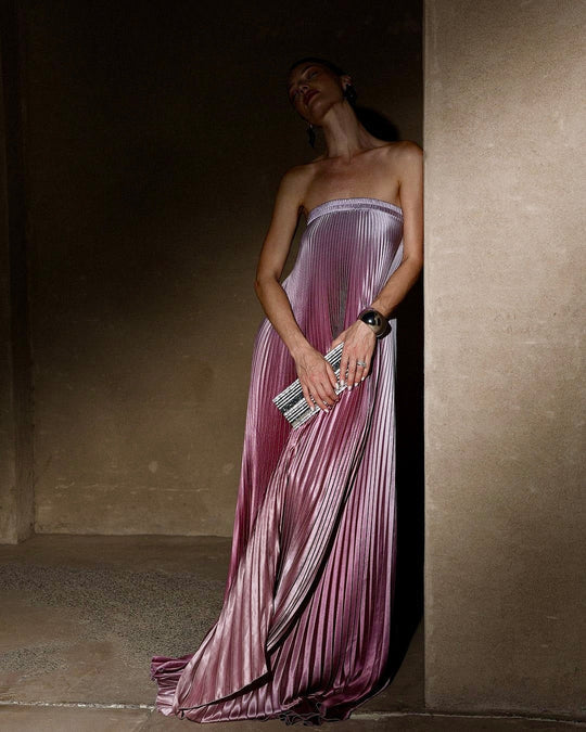 Comfortable women's casual pink maxi dress, versatile for day to night wear, long elegant fashion.