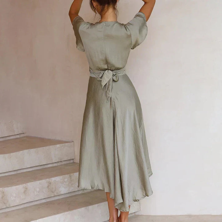 Casual women's midi dress, elegant comfort in red, perfect for everyday or occasions.