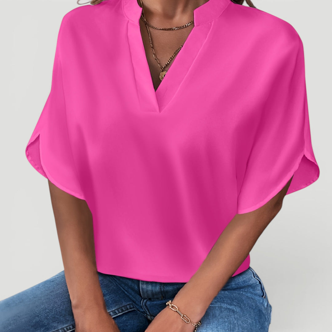 Comfortable women's short sleeve top, relaxed fit, perfect for versatile everyday style.