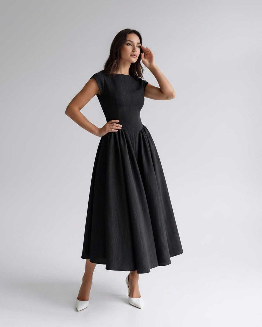 Elegant women's sleeveless A-line midi dress, perfect for special occasions, with a chic silhouette.