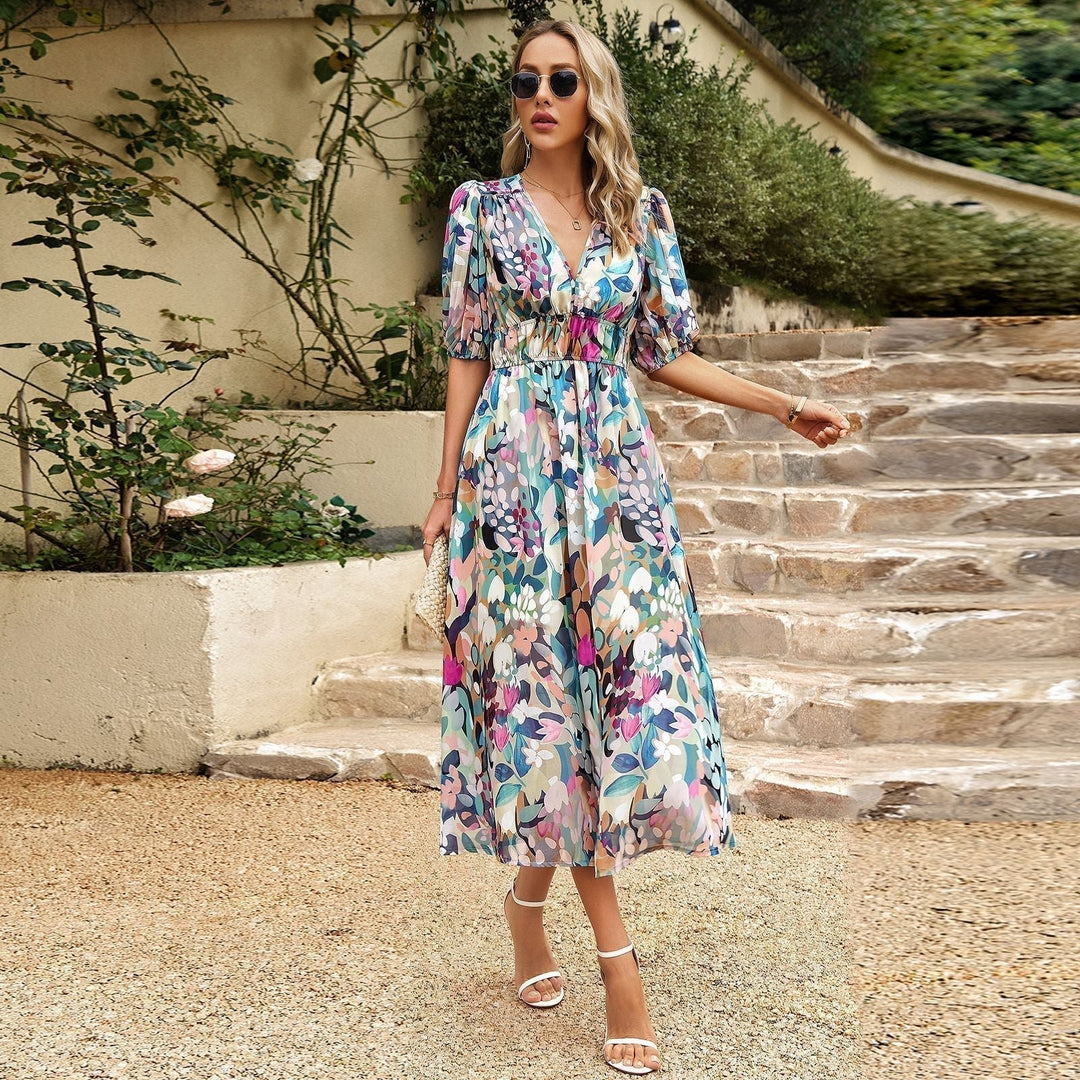 Feminine vintage midi dress, exuding timeless charm. An elegant choice for classic women's fashion.