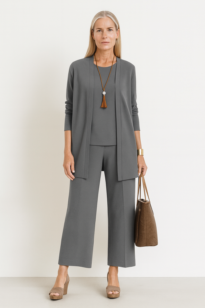Elegant women's 3-piece set: jacket, waistcoat & tailored pants. Perfect for business casual style.