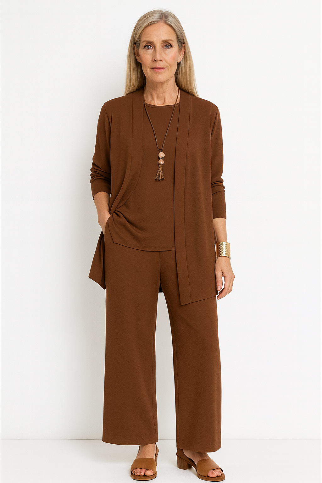 Women's elegant 3-piece set: a stylish jacket, waistcoat, & tailored pants. Versatile for work or events.