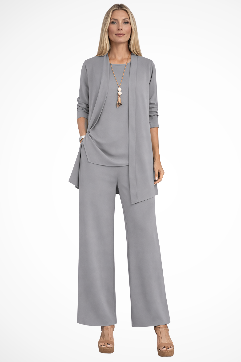 Casual chic women's 3-piece set: sleeveless blouse, smart jacket & flowing wide-leg pants for a modern look.