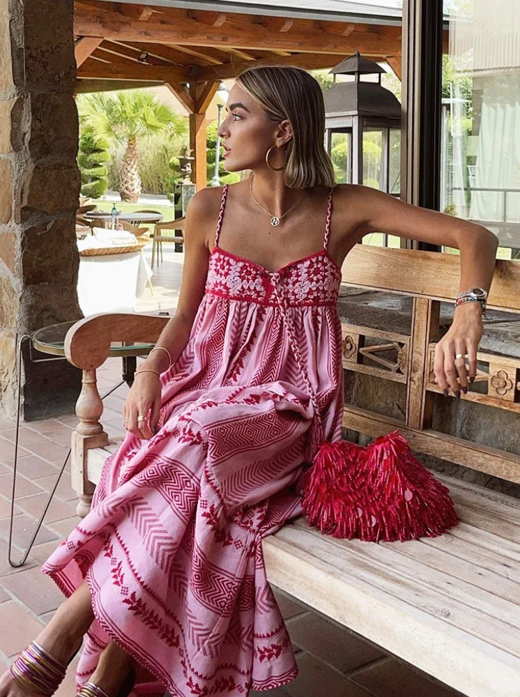 Sophisticated women's A-line maxi dress, featuring a flowing design for elegant evening wear & events.