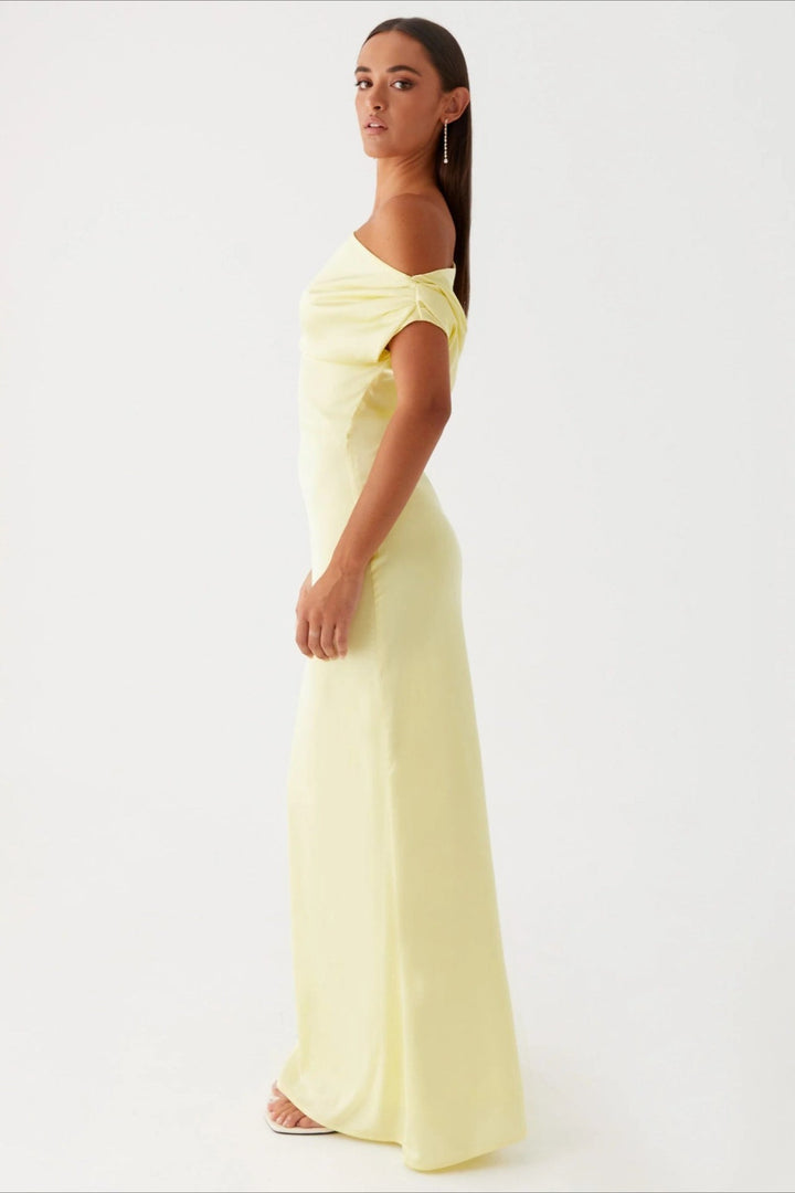 Solid color party maxi dress, elegant one-shoulder silhouette for women