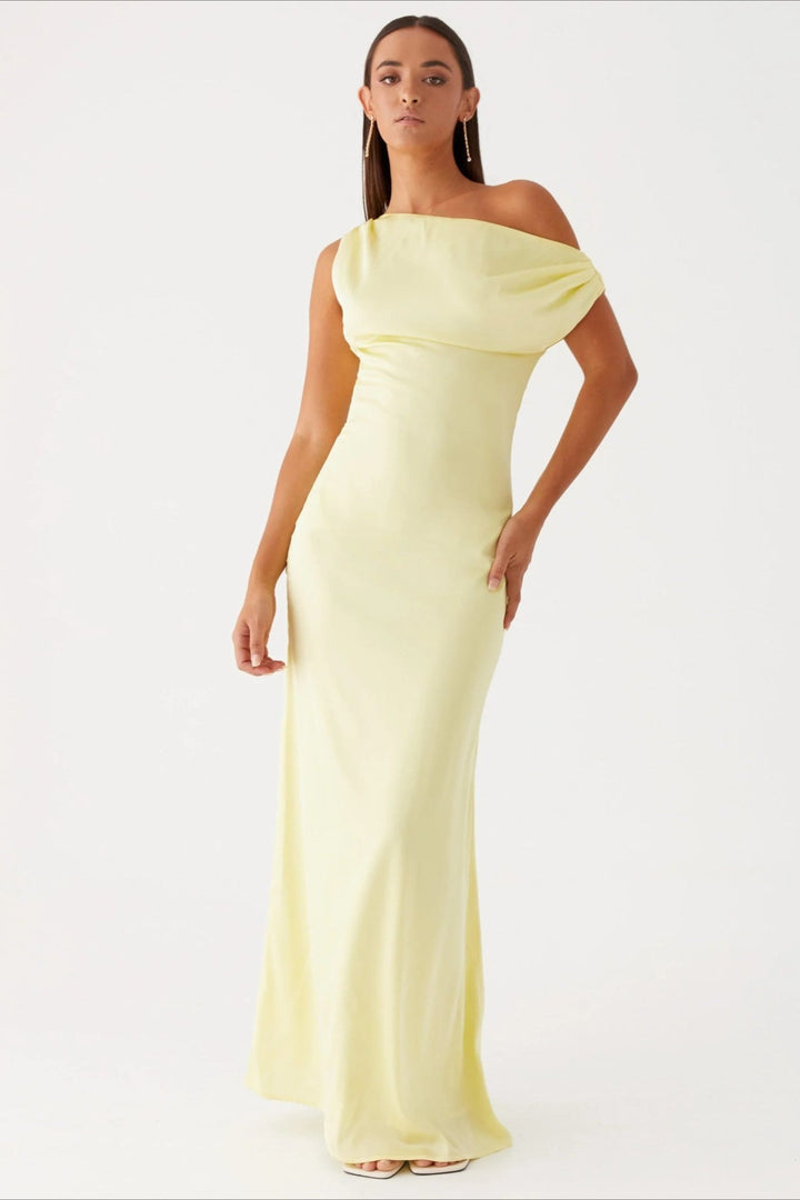 Sophisticated high-waist dress, perfect for elegant evening events