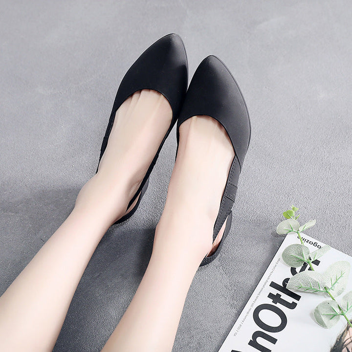 Slip-on women's block heel pumps featuring a stylish cutout and elegant pointed toe design.