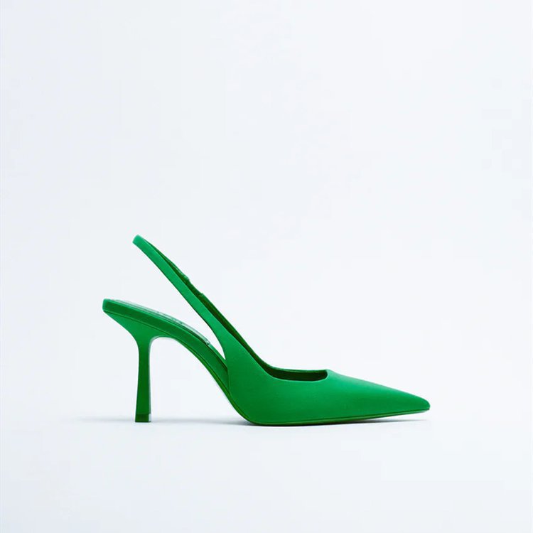 Versatile women's black slingback pumps, combining modern design with comfortable elegance for any fashion ensemble.