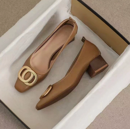 Elegant women's block heel shoes in classic style for versatile, sophisticated comfort.