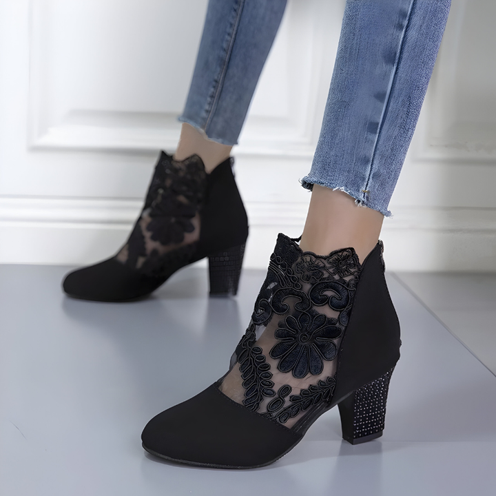 Stylish women's heels: breathable orthopedic design for healthy feet, improved posture & walking comfort.