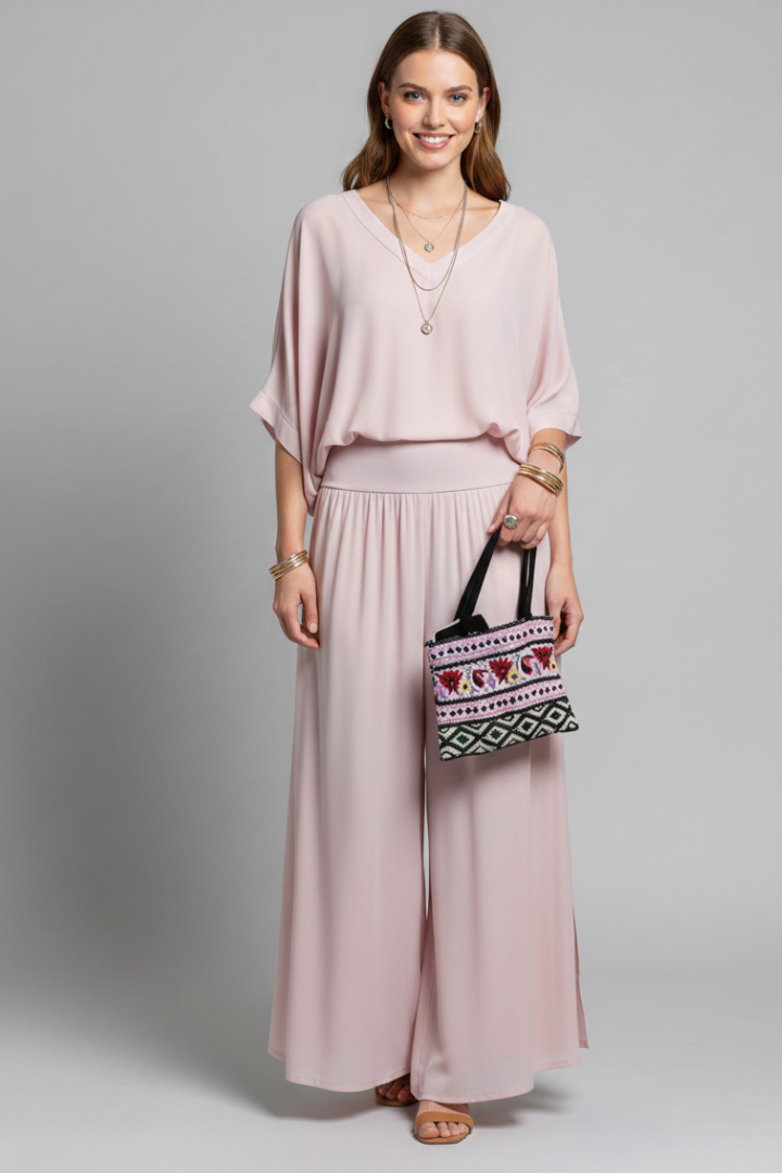 Effortless style with this simple, elegant women's chiffon two-piece wide-leg set.