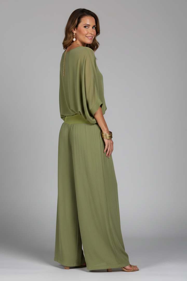 Stylish women's two-piece summer outfit: a casual yet elegant wide-leg chiffon set.