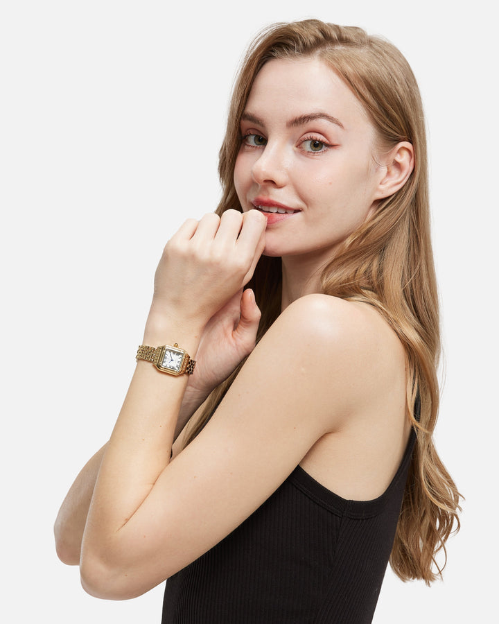 Vintage-style ladies' quartz watch, perfect classic wrist accessory for timeless elegance.
