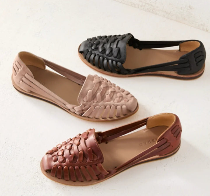 Stylish women's closed-toe flat sandals. Perfect casual slip-on footwear with elegant design & woven accents for summer.