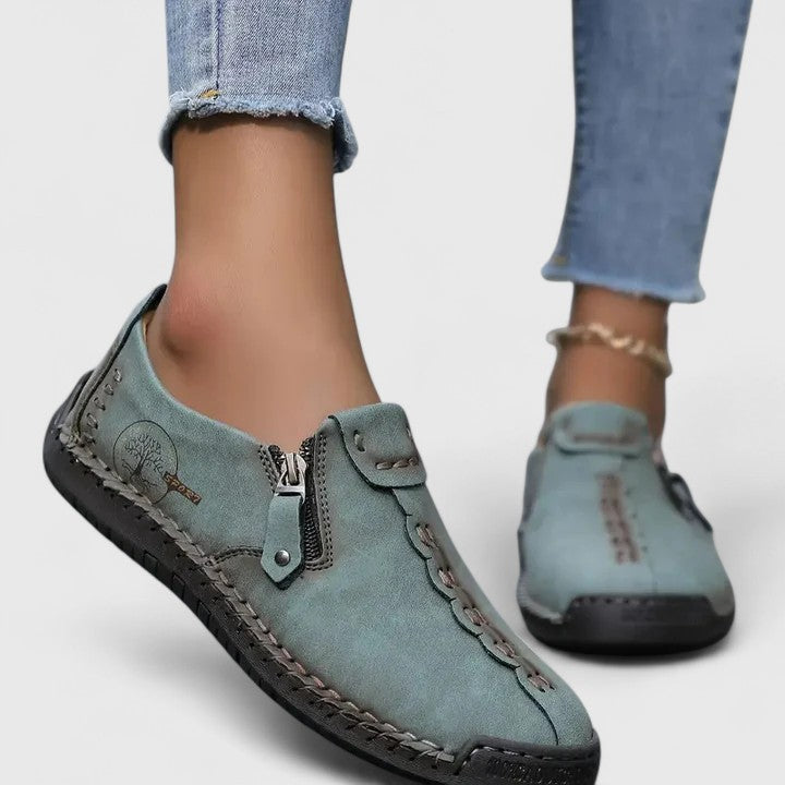 Fashionable & versatile women's flats for casual or everyday walking, combining style with comfort.