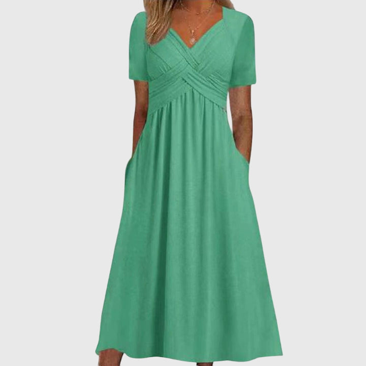 Elegant women's dress with a flattering fit, perfect for special occasions, evening wear, or parties.