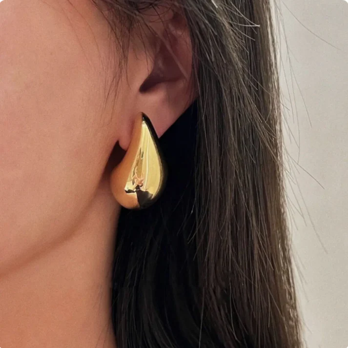 Beautiful silver drop earrings for women, elegant fashion jewelry. Ideal accessory & gift for her.