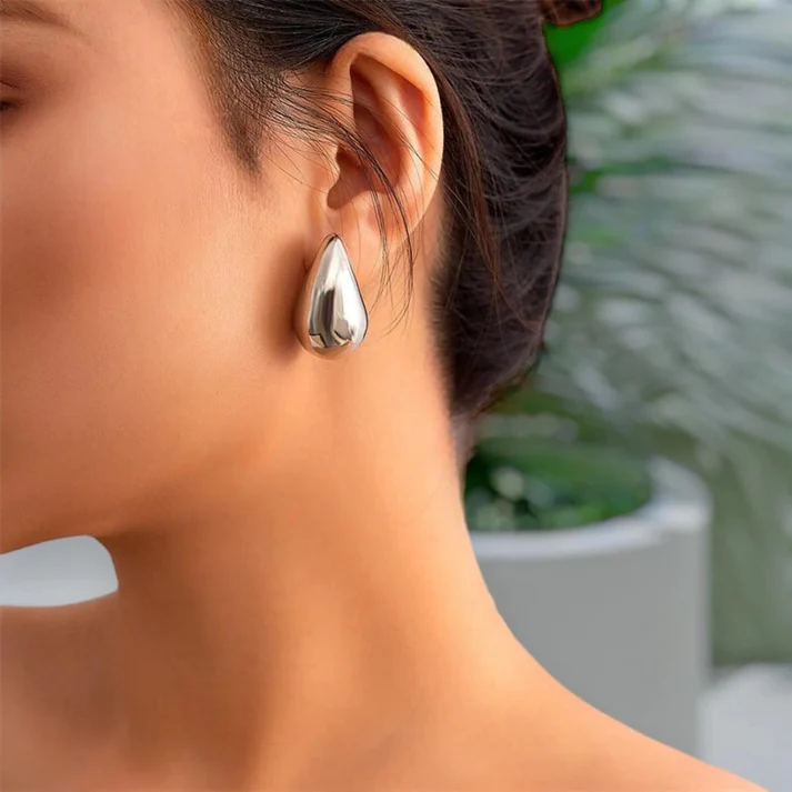 Exquisite women's drop earrings, elegant fine jewelry. Ideal gold or silver gift for her fashion accessory.